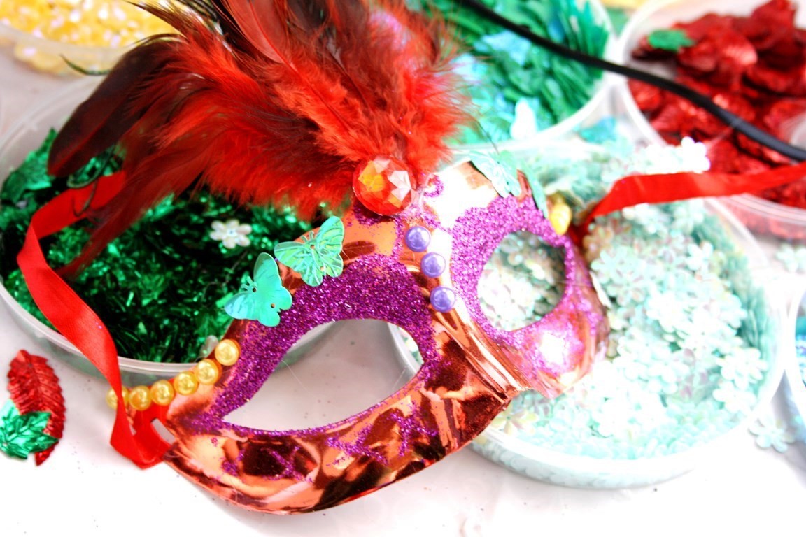 Мастер-класс по декорированию карнавальной маски
